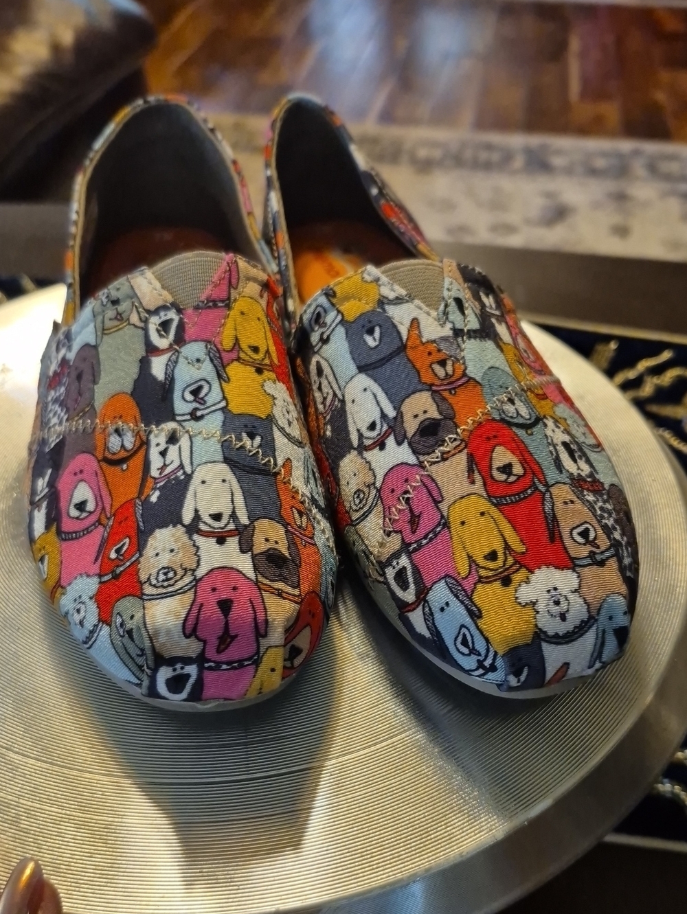 BOBS For Dogs ,womens Sz.7. VGC.Plush collection. memory foam insoles.(#2096SH)